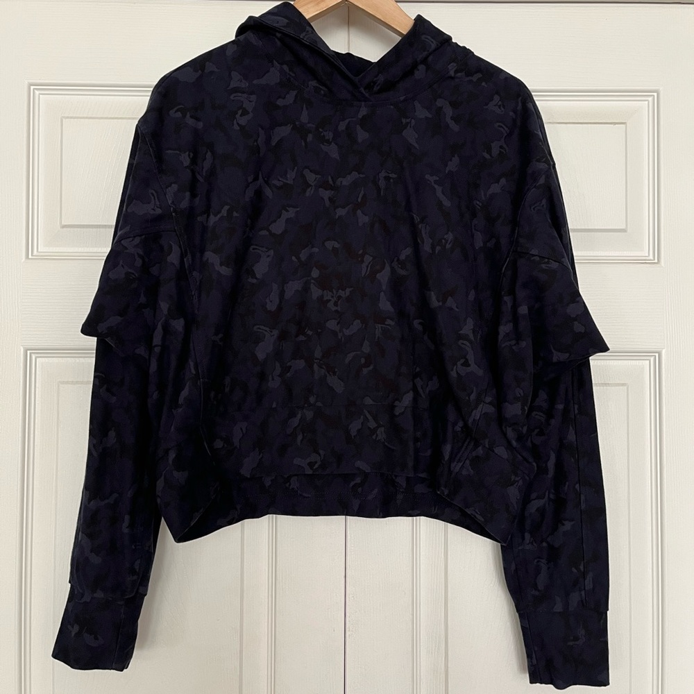 {Athleta} Farallon Printed Cropped Camo Sweatshirt Hoodie Navy - Women's Small
